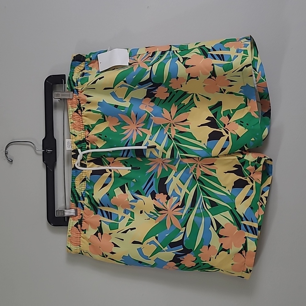 NWT Abound Hawaiian style swim trunks